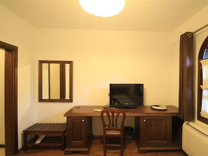Boutique Hotel Muzaka Берат Екстер'єр фото