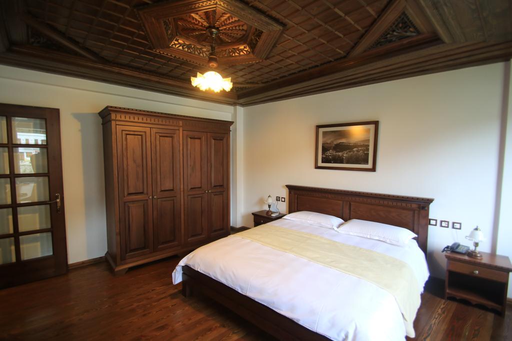 Boutique Hotel Muzaka Берат Екстер'єр фото
